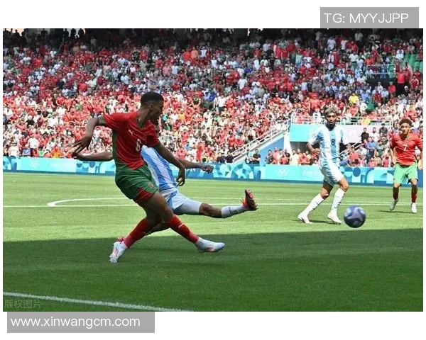 与足球明星同框的奇妙特效体验让你瞬间成为球场焦点